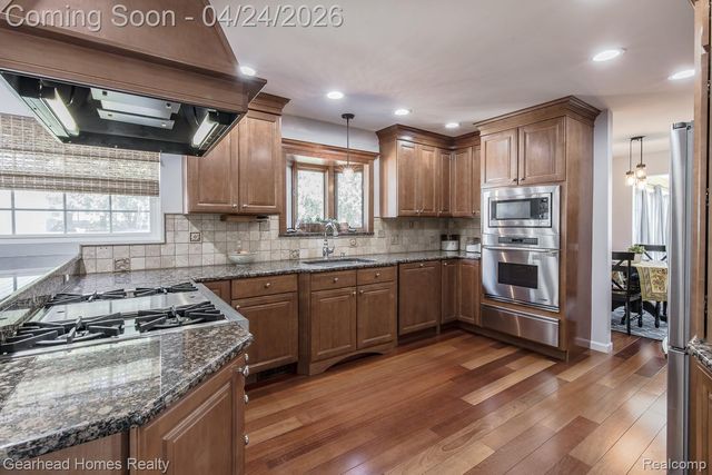 4040 Rollins Avenue, Waterford Charter Township, MI 48329