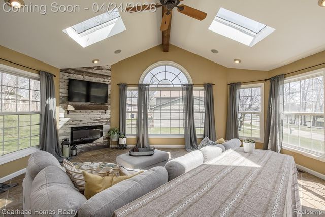 4040 Rollins Avenue, Waterford Charter Township, MI 48329