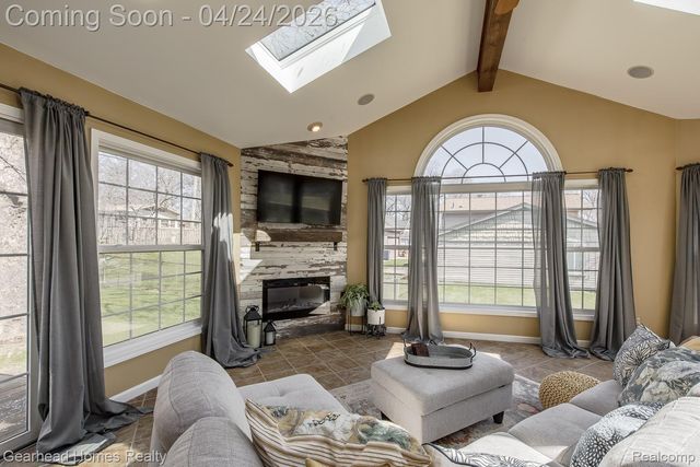 4040 Rollins Avenue, Waterford Charter Township, MI 48329