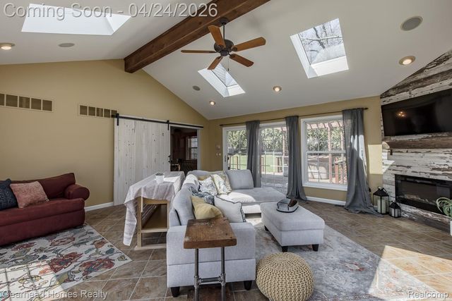 4040 Rollins Avenue, Waterford Charter Township, MI 48329