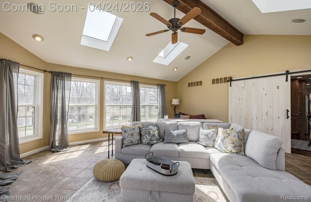 4040 Rollins Avenue, Waterford Charter Township, MI 48329