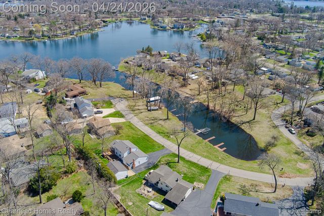 4040 Rollins Avenue, Waterford Charter Township, MI 48329
