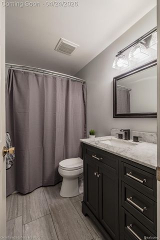 4040 Rollins Avenue, Waterford Charter Township, MI 48329