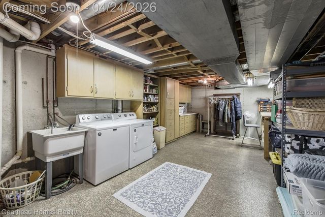 4040 Rollins Avenue, Waterford Charter Township, MI 48329