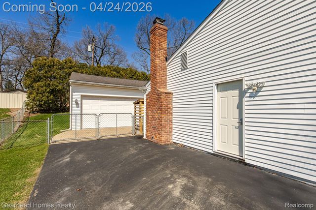 4040 Rollins Avenue, Waterford Charter Township, MI 48329
