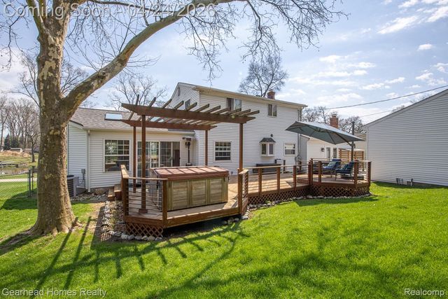 4040 Rollins Avenue, Waterford Charter Township, MI 48329
