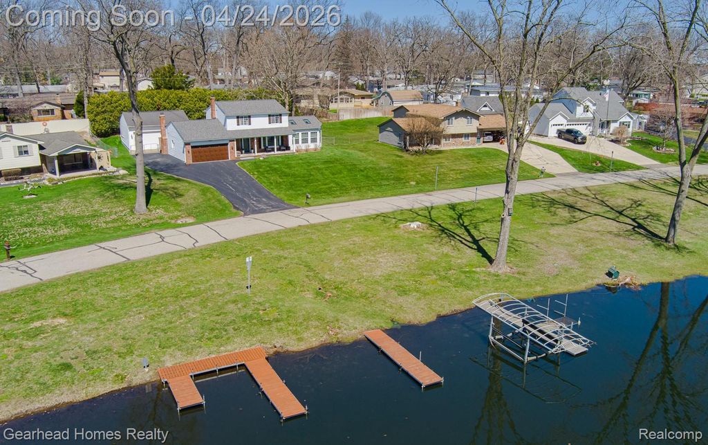 4040 Rollins Avenue, Waterford Charter Township, MI 48329