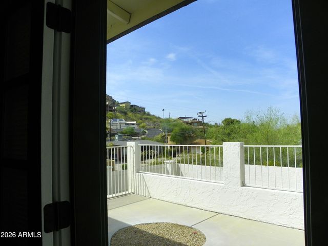 9402 N 18TH Street N, Phoenix, AZ 85020