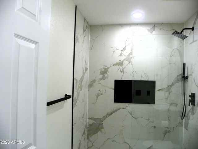 9402 N 18TH Street N, Phoenix, AZ 85020