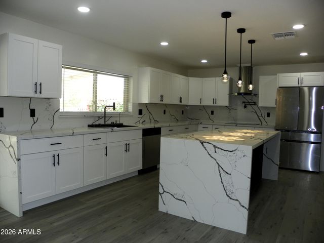 9402 N 18TH Street N, Phoenix, AZ 85020