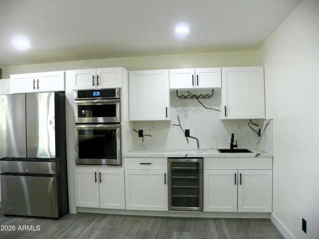 9402 N 18TH Street N, Phoenix, AZ 85020