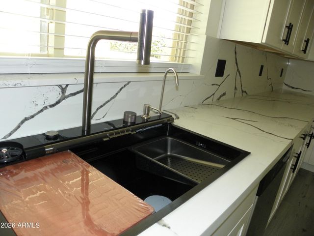 9402 N 18TH Street N, Phoenix, AZ 85020