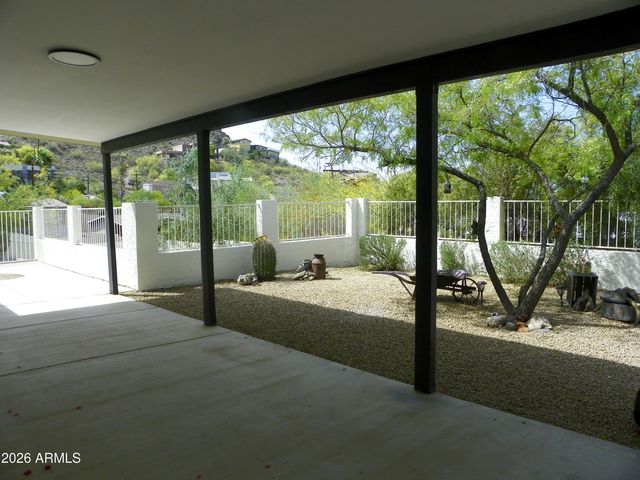 9402 N 18TH Street N, Phoenix, AZ 85020