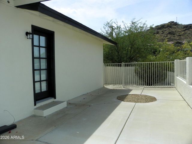 9402 N 18TH Street N, Phoenix, AZ 85020