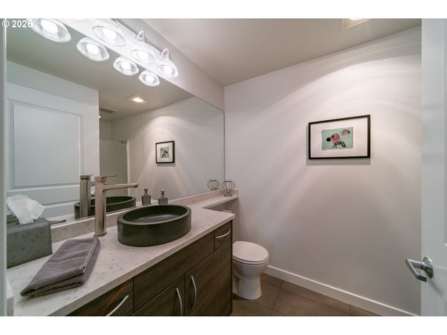 400 W 8TH St 224W, Vancouver, WA 98660