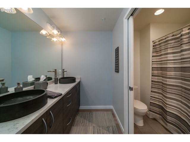 400 W 8TH St 224W, Vancouver, WA 98660