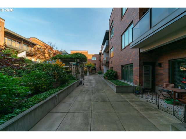 400 W 8TH St 224W, Vancouver, WA 98660