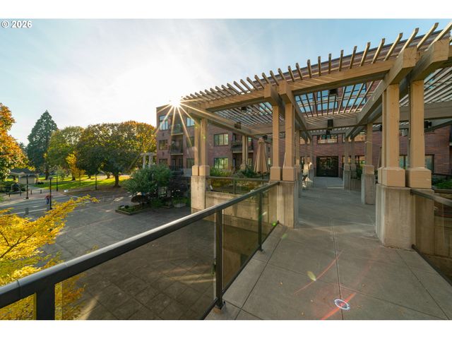 400 W 8TH St 224W, Vancouver, WA 98660