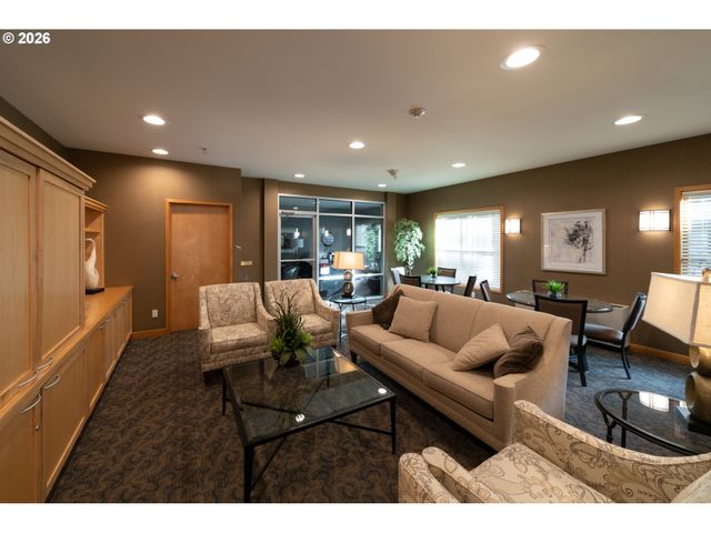 400 W 8TH St 224W, Vancouver, WA 98660