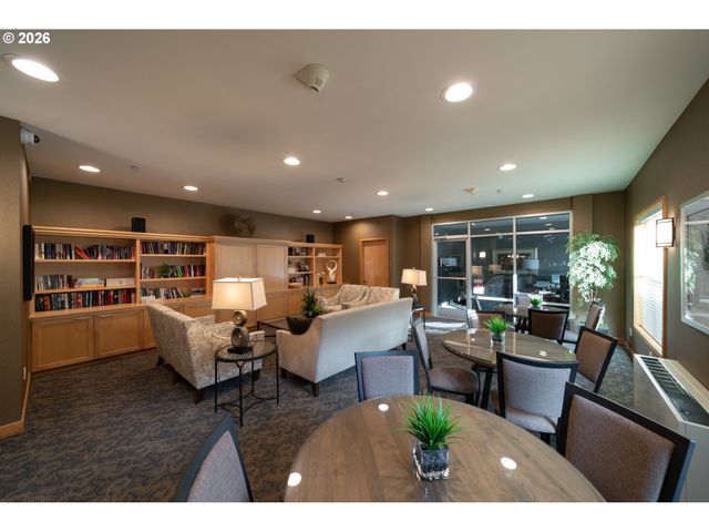 400 W 8TH St 224W, Vancouver, WA 98660