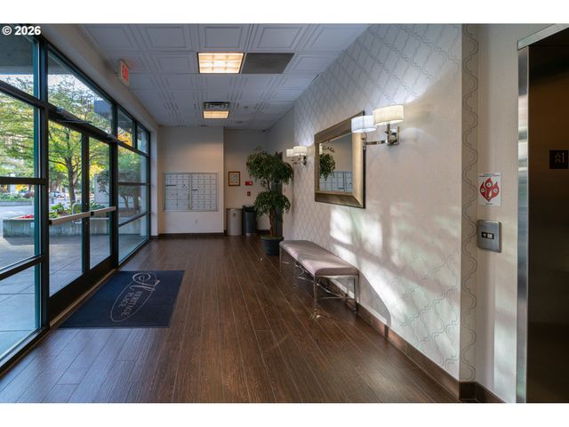 400 W 8TH St 224W, Vancouver, WA 98660