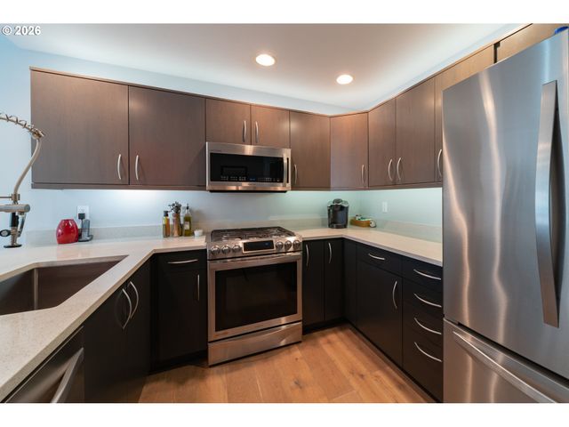 400 W 8TH St 224W, Vancouver, WA 98660