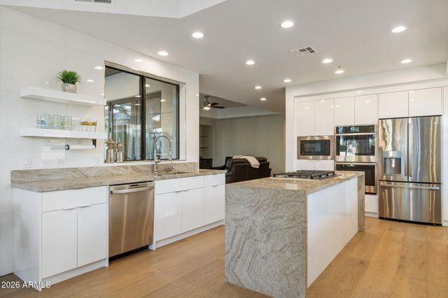 7425 E GAINEY RANCH Road 50, Scottsdale, AZ 85258