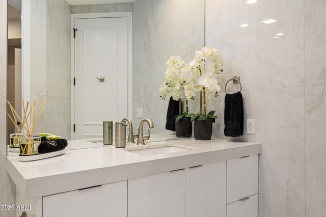 7425 E GAINEY RANCH Road 50, Scottsdale, AZ 85258