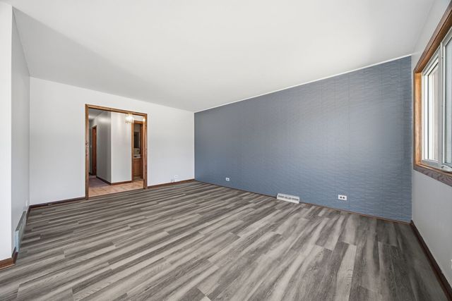 5017 W 101st Street, Oak Lawn, IL 60453