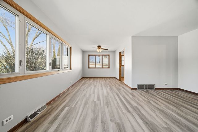 5017 W 101st Street, Oak Lawn, IL 60453