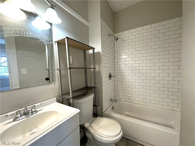 1672 Lockwood Avenue 6, East Cleveland, OH 44112