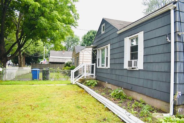 54 Georgetown St, Springfield, MA 01104