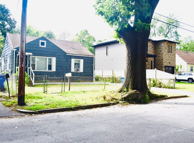 54 Georgetown St, Springfield, MA 01104