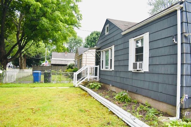 54 Georgetown St, Springfield, MA 01104