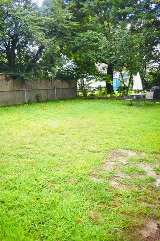 54 Georgetown St, Springfield, MA 01104