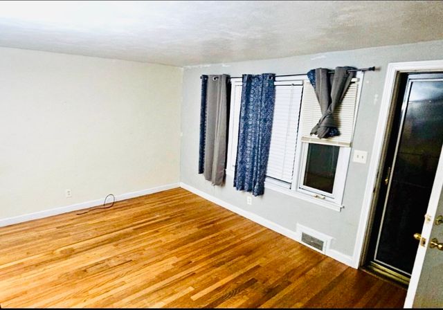 54 Georgetown St, Springfield, MA 01104