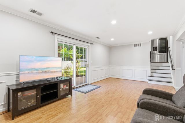 5 McKinley Street, Edison, NJ 08820