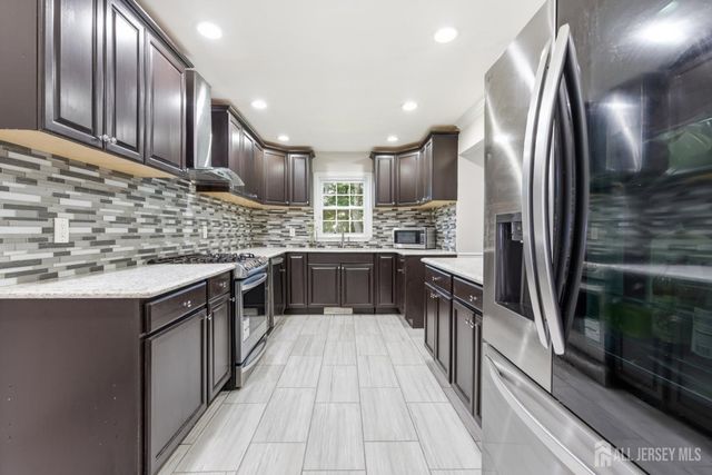 5 McKinley Street, Edison, NJ 08820