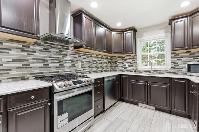 5 McKinley Street, Edison, NJ 08820