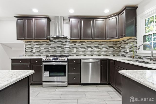 5 McKinley Street, Edison, NJ 08820