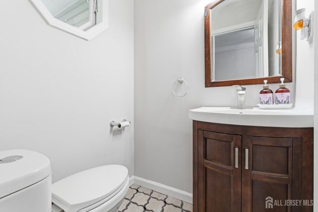 5 McKinley Street, Edison, NJ 08820