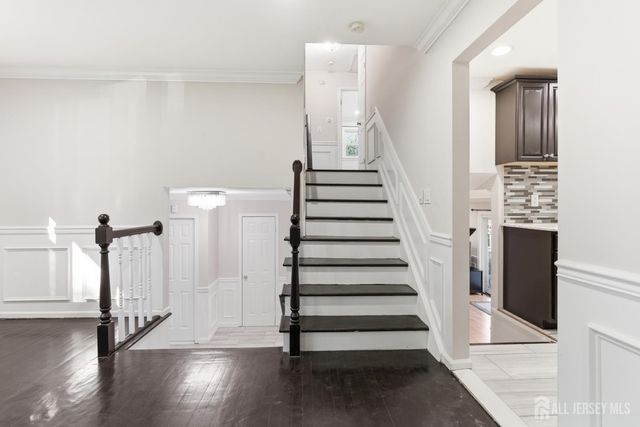5 McKinley Street, Edison, NJ 08820