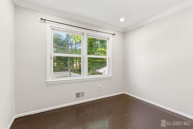 5 McKinley Street, Edison, NJ 08820