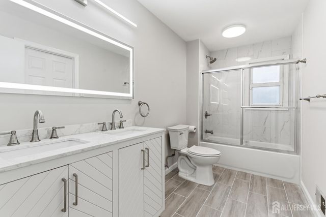5 McKinley Street, Edison, NJ 08820
