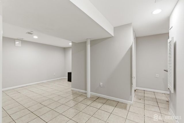 5 McKinley Street, Edison, NJ 08820