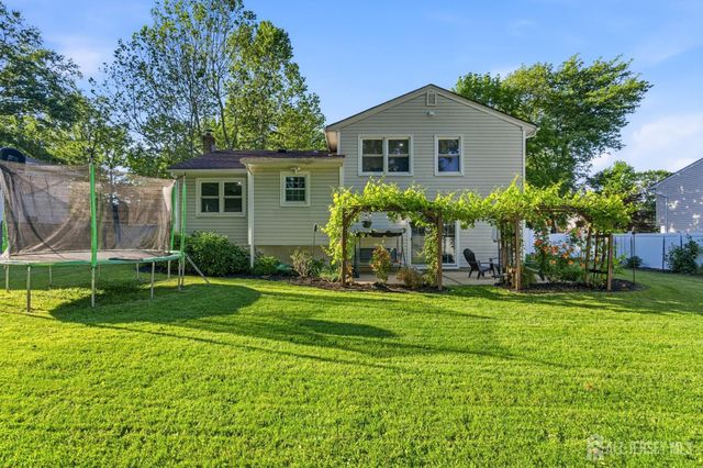 5 McKinley Street, Edison, NJ 08820