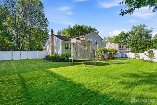 5 McKinley Street, Edison, NJ 08820