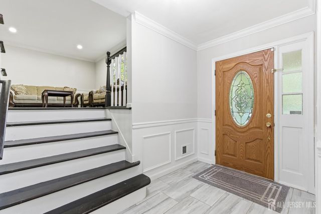 5 McKinley Street, Edison, NJ 08820