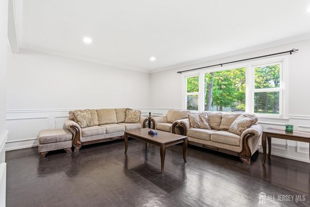 5 McKinley Street, Edison, NJ 08820