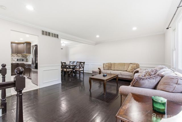 5 McKinley Street, Edison, NJ 08820